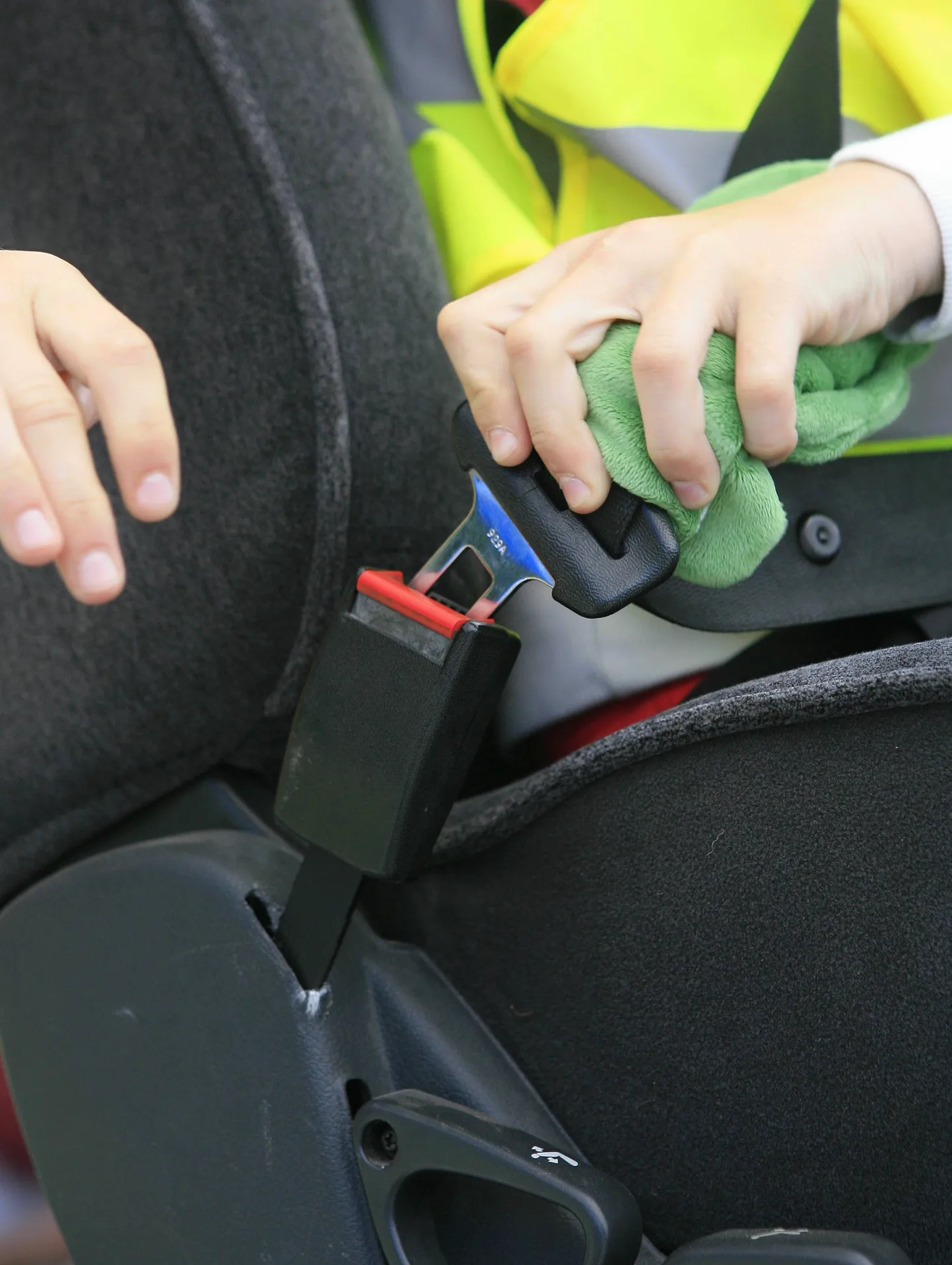 Eriti hoolikas tuleb olla lapse turvalise kinnitamisega autosõiduks.