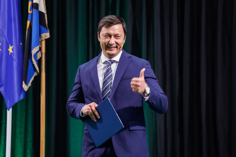 Избранный на съезде новый председатель Центристской партии Михаил Кылварт. 