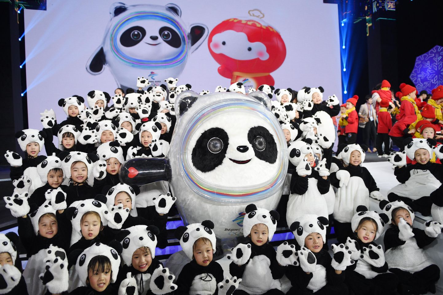 В Китае состоялась презентация талисманов Зимней Олимпиады-2022