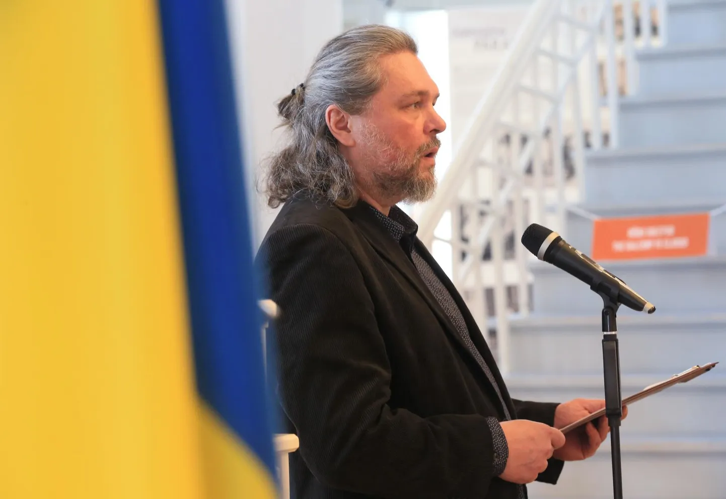 Viljandi vallavolikokku kuuluv haridusjuht Anzori Barkalaja liitus Eesti 200 erakonnaga.