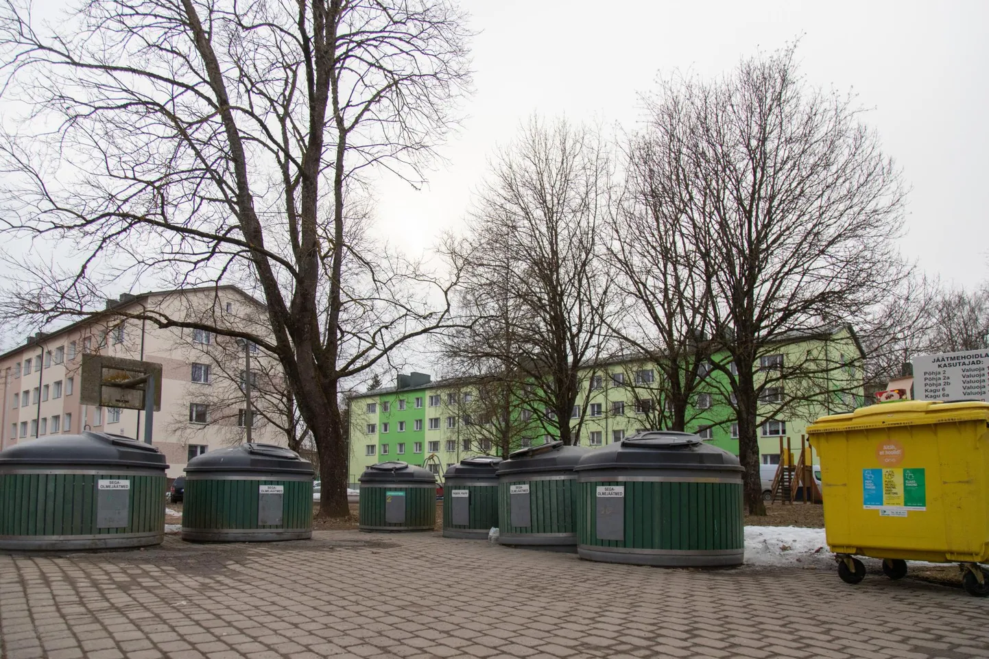 Paalalinnas Ida tänaval peaks korteriühistute ühisele jäätmeplatsile aprillist lisanduma 29 140-liitrist biolagunevate jäätmete konteinerit.