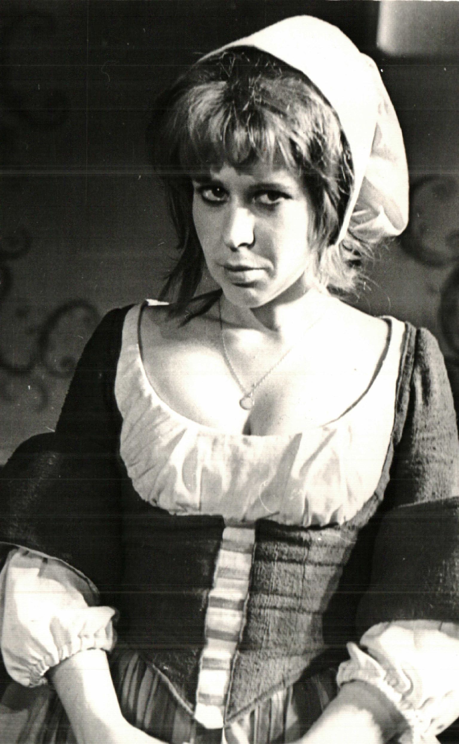 Kais Adlas 1968. aastal Molière’i näidendis «Naiste kool» talutüdruk Georgette’ina.