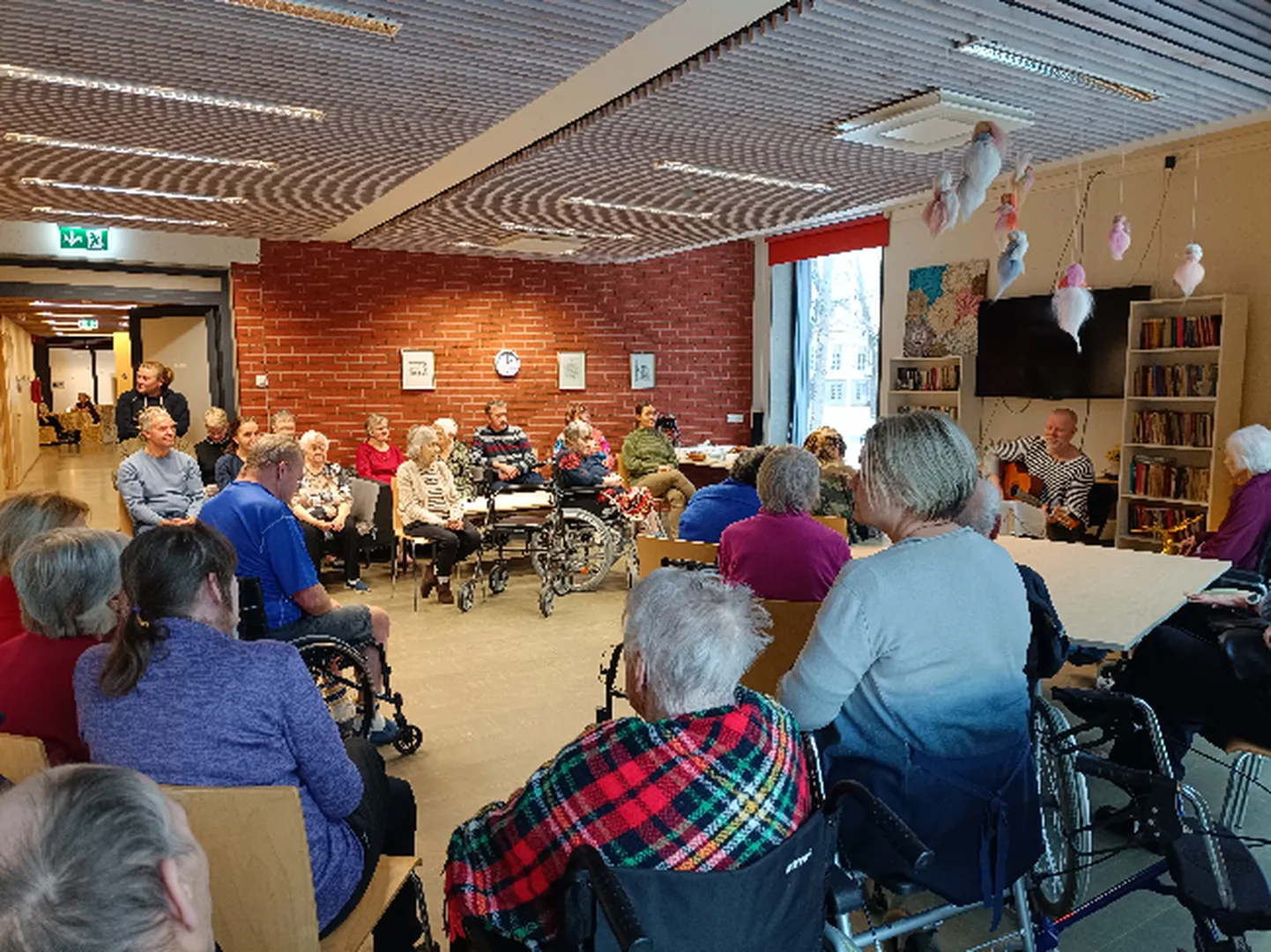 Hetk Väätsa Eakate Kodu jõulueelselt koosviibimiselt.