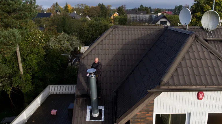 Tallinn. 29.09.2016. Korstnapühkija Tõnis Raid. FOTO: JAANUS LENSMENT/POSTIMEES /PM/SCANPIX BALTICS