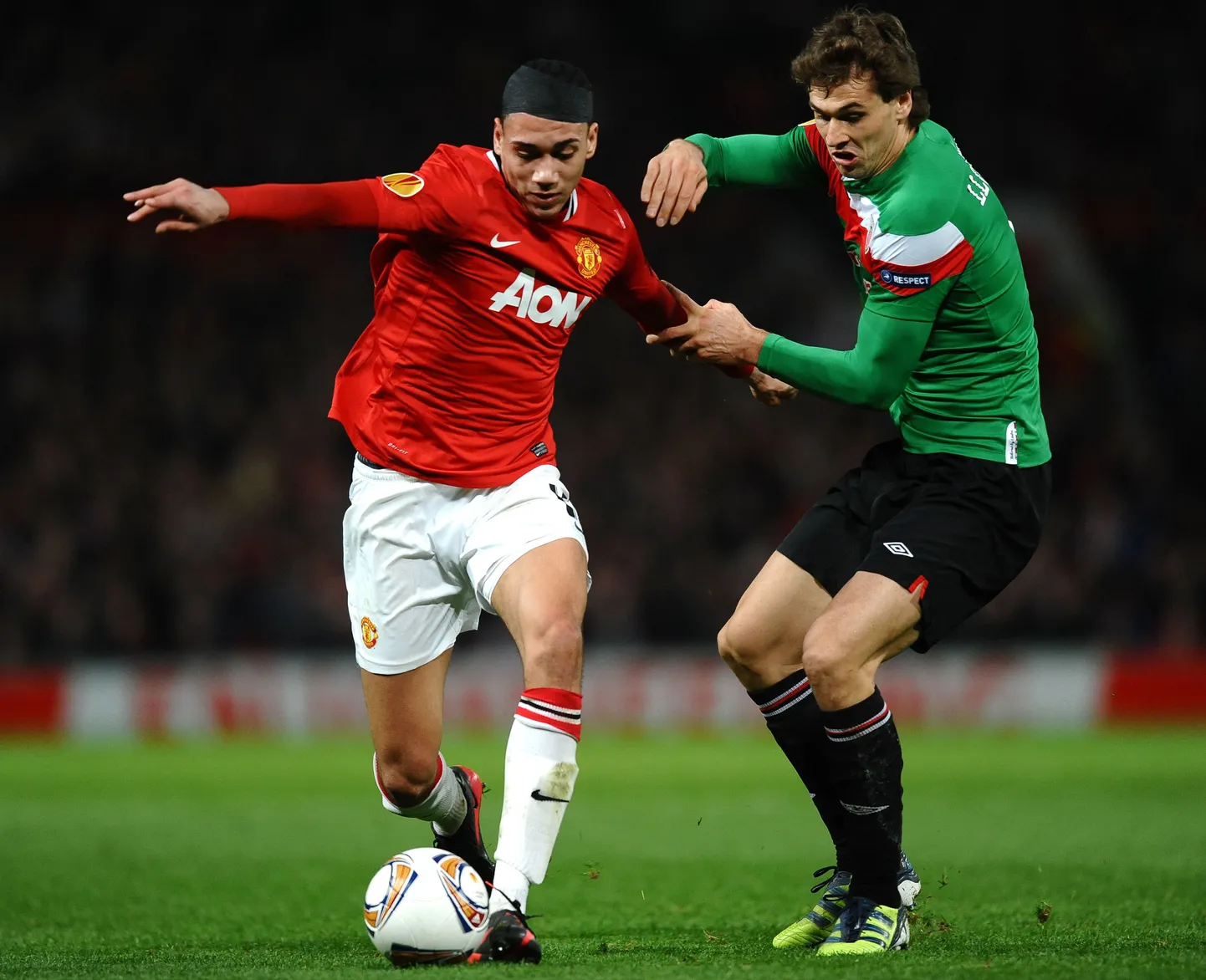 Chris Smalling (vasakul)