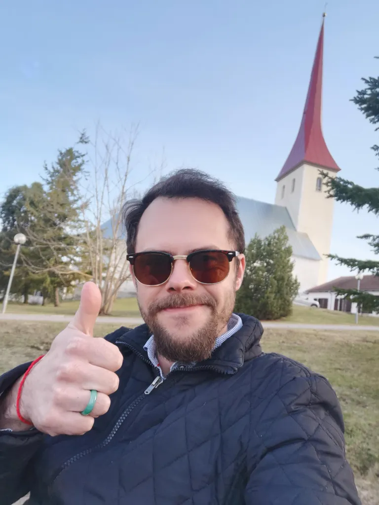 V@lguMihkel usub, et maailmas ei saa otsa laulud armastusest ja/või selle puudumisest.
