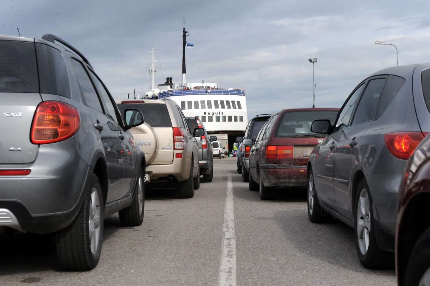 Autod ootavad Kuivastus pääsu praamile