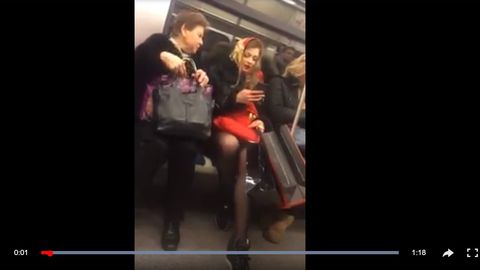 «Богиня с тобой разговаривает!»: пассажиры сняли крутую дамочку, которая снизошла до метро