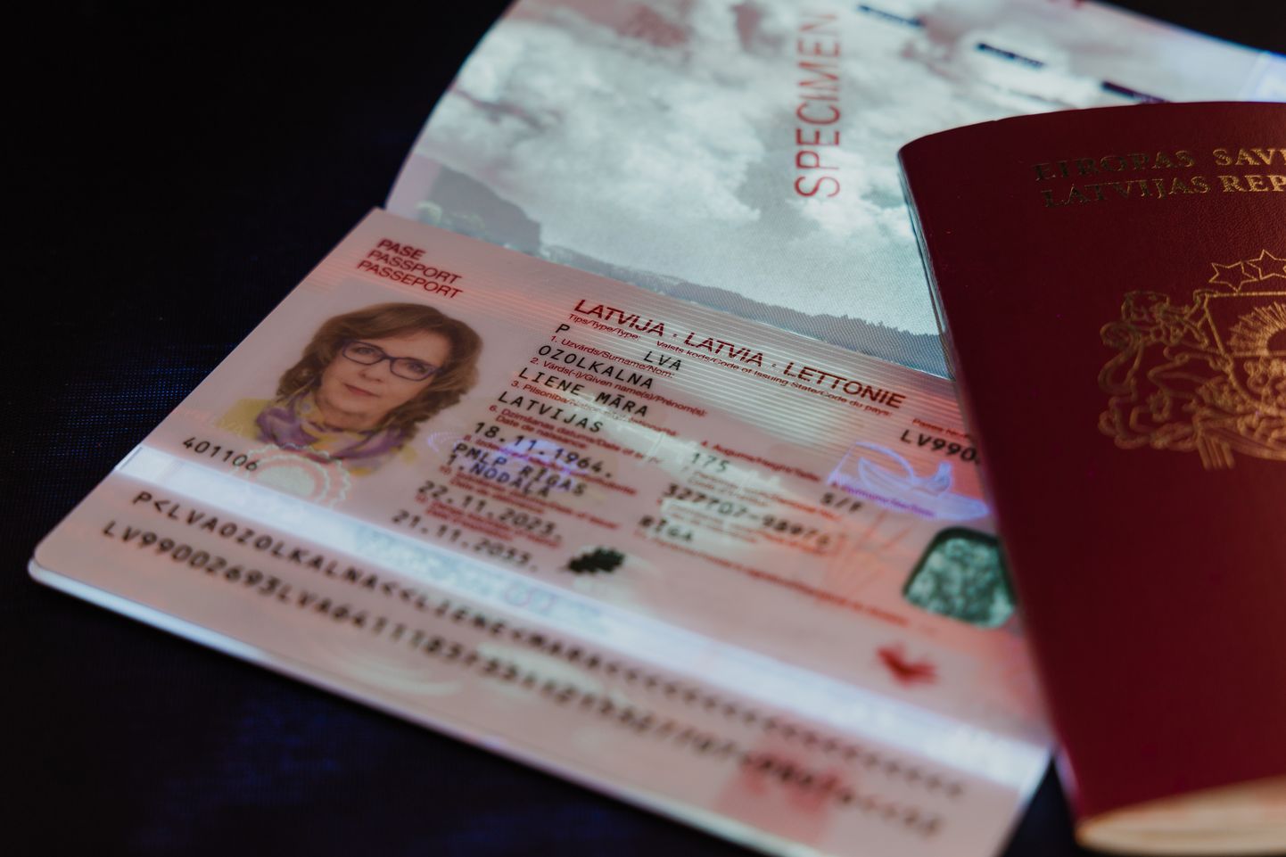 Kā izskatās jaunā parauga Latvijas pases?