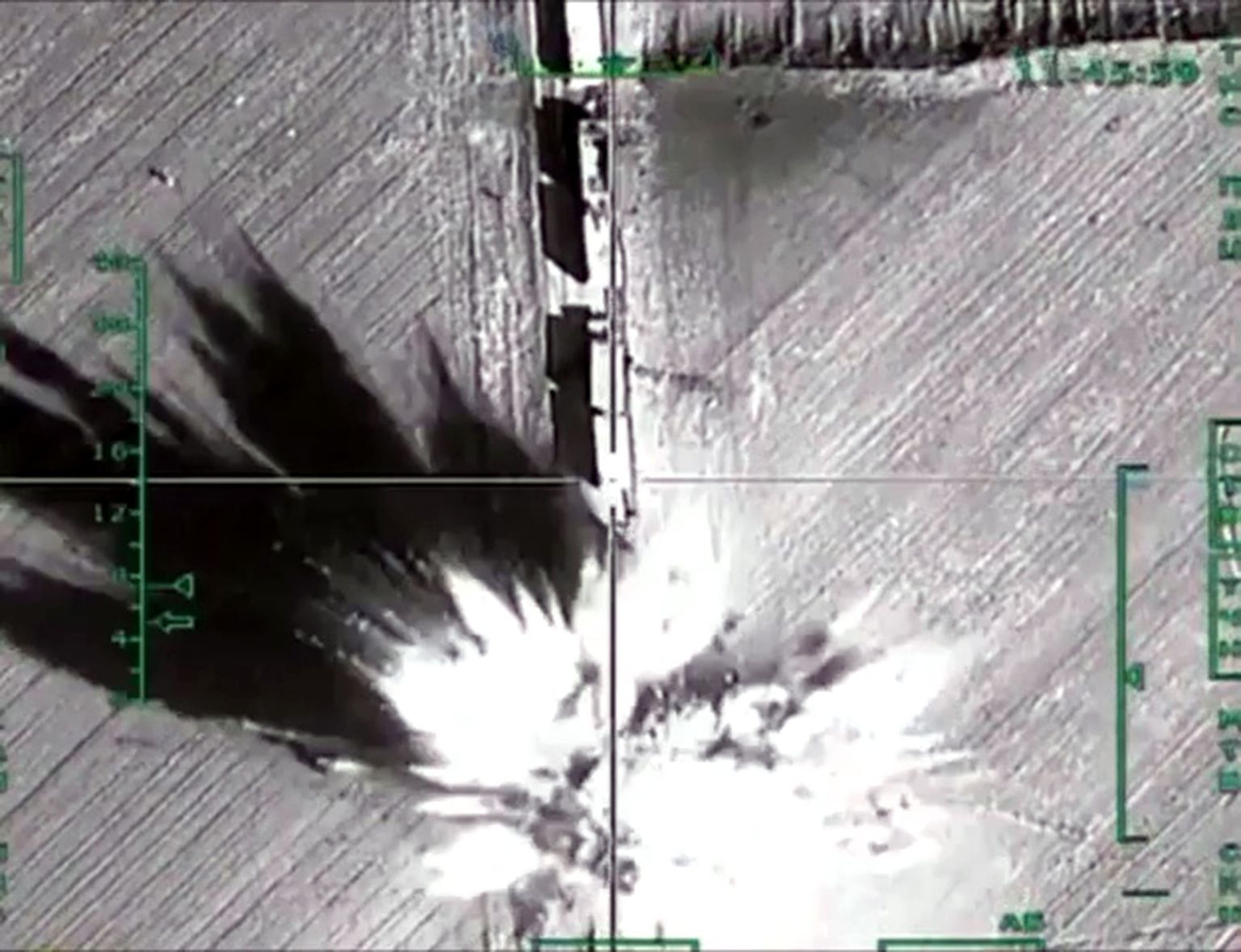 Kaader Venemaa kaitseministeeriumi avaldatud videost, millel on näha rünnakut Süürias.