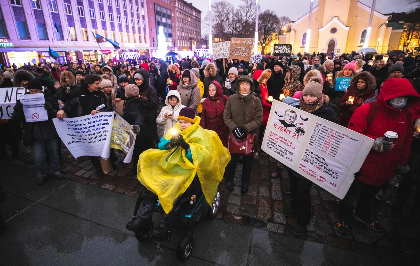 Ajakirjaniku hinnangul osales üritusel 200–300 inimest. Protestijad sellega ei nõustunud. Nende hinnangul tuli inimesi kohale kümme korda rohkem.