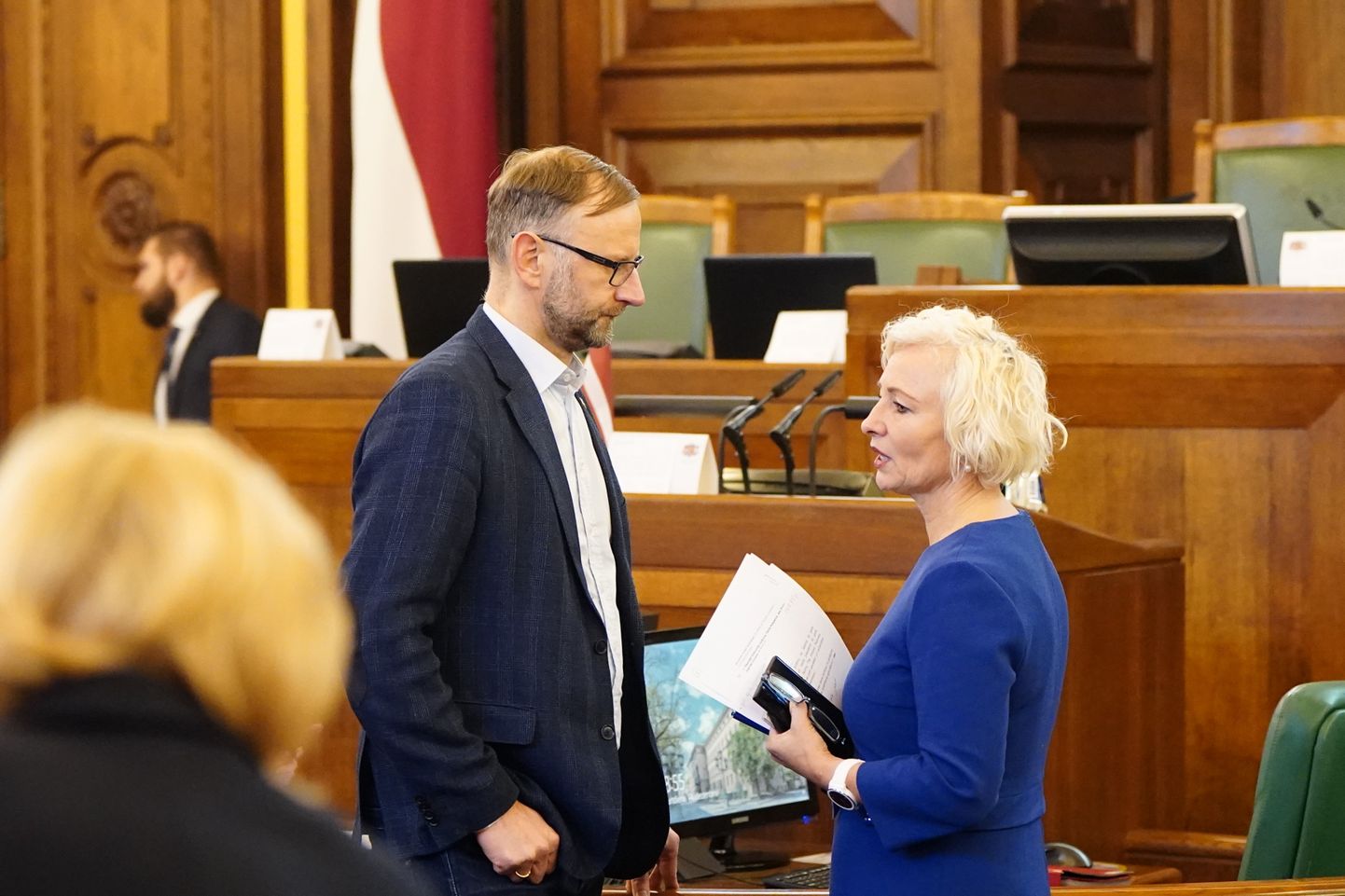 Saeimas deputāts Atis Švinka un Saeimas priekšsēdētāja Daiga Mieriņa piedalās Saeimas sēdē, kuras laikā jaunievēlētais Valsts kontrolieris nodod zvērestu.