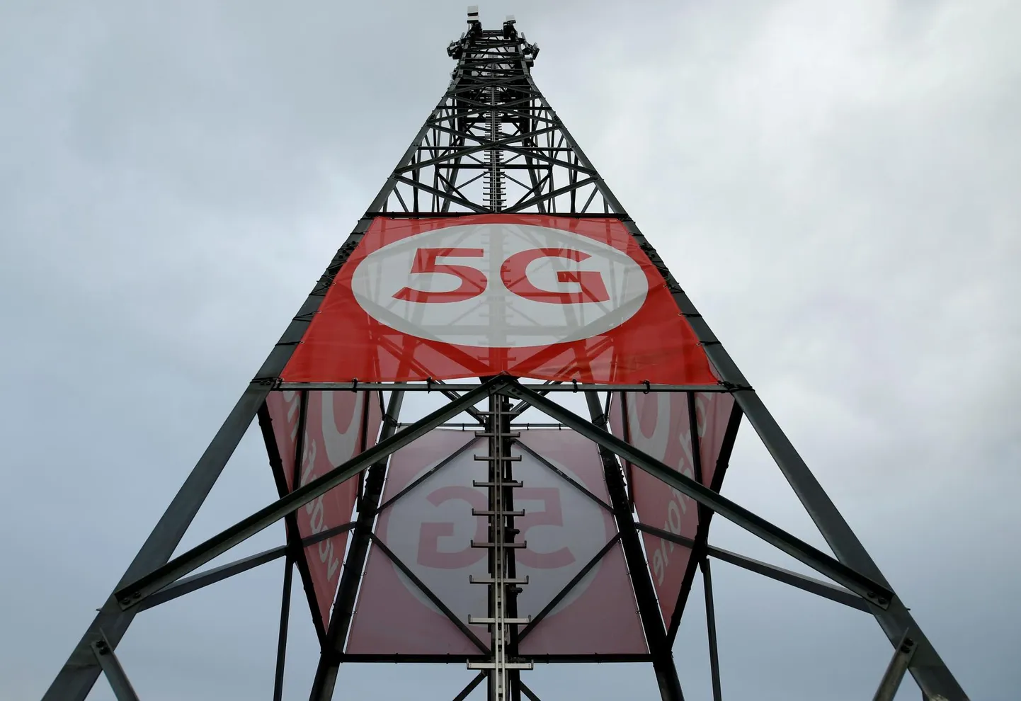 5G ühendust võimaldav mobiilimast