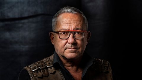 VIDEO ⟩ Pusaudzības sapņi un dziņas beļģu rakstnieka Toma Lanuā pieaugšanas stāstā 