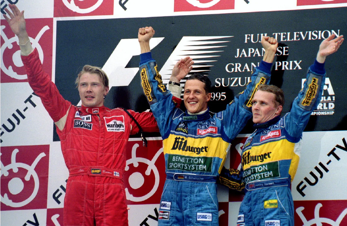 Mika Häkkinen (vasakult), Michael Schumacher ja Johnny Herbert 1995. aasta Jaapani GP poodiumil.
