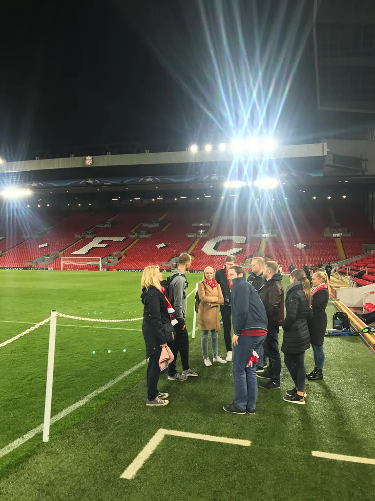 Eestlased Liverpooli kodustaadionil Anfieldil.