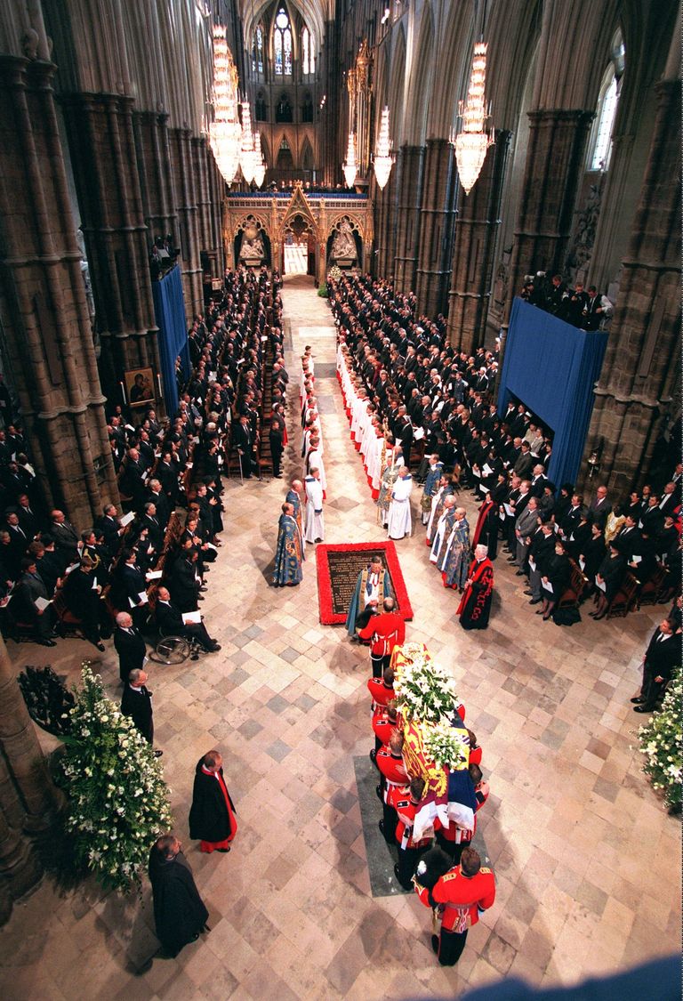 6. september 1997. Diana sark kantakse Westminster Abbeysse