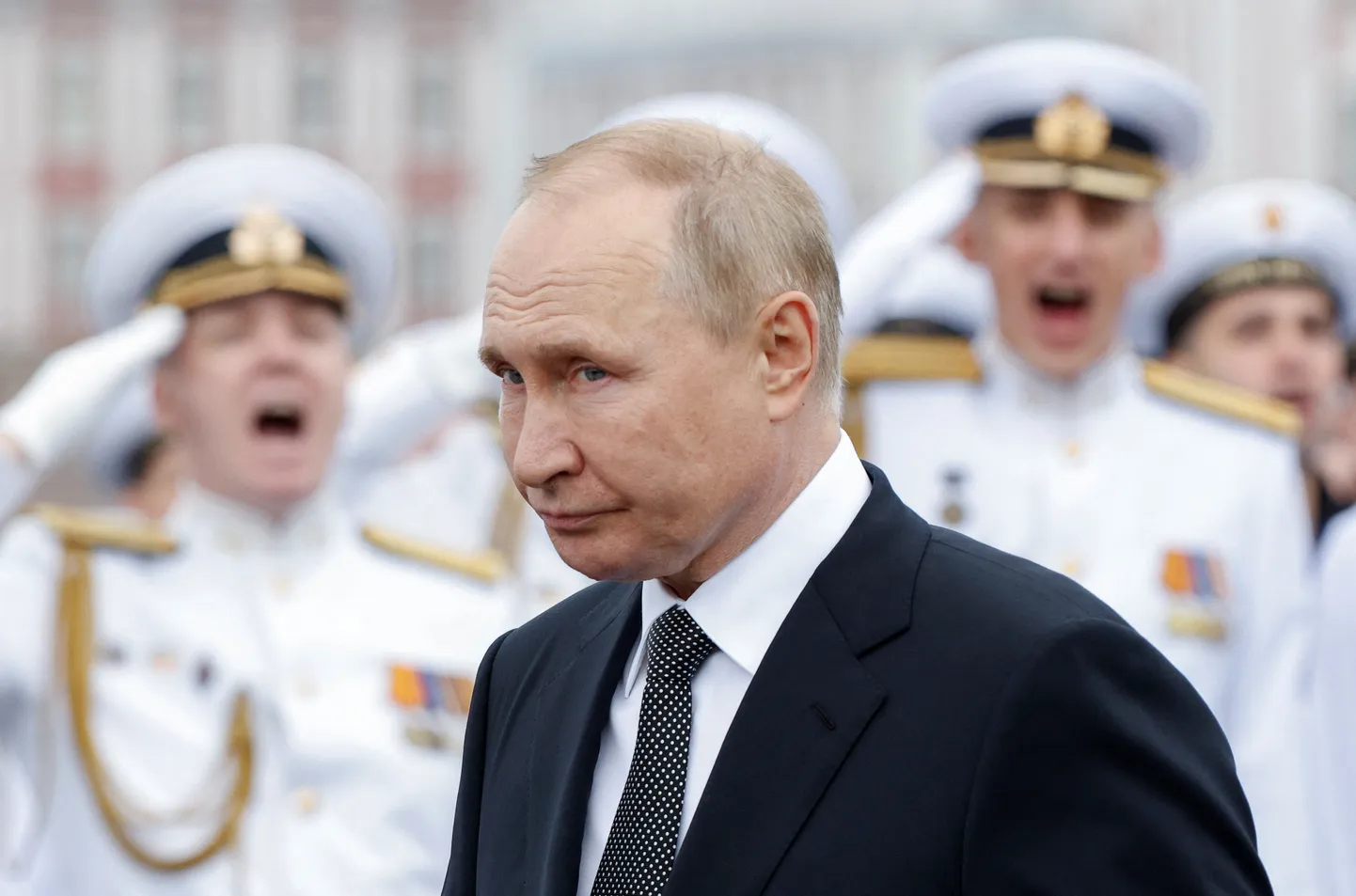 Путин на военно-морском параде в Санкт-Петербурге в 2022 году. В последние несколько лет морские парады в день ВМФ РФ стали ежегодными.