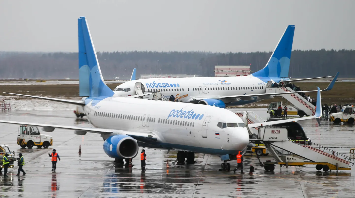 Авиалайнеры Boeing 737 российской авиакомпании «Победа» в международном аэропорту Внуково, 2021 год.