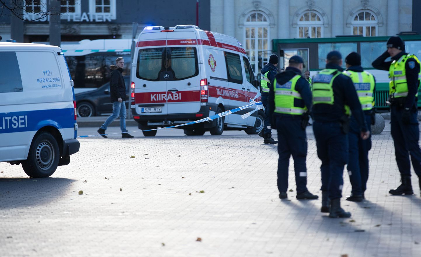 Politsei tulistas Tallinnas Vabaduse väljakul noaga vehkinud meest.