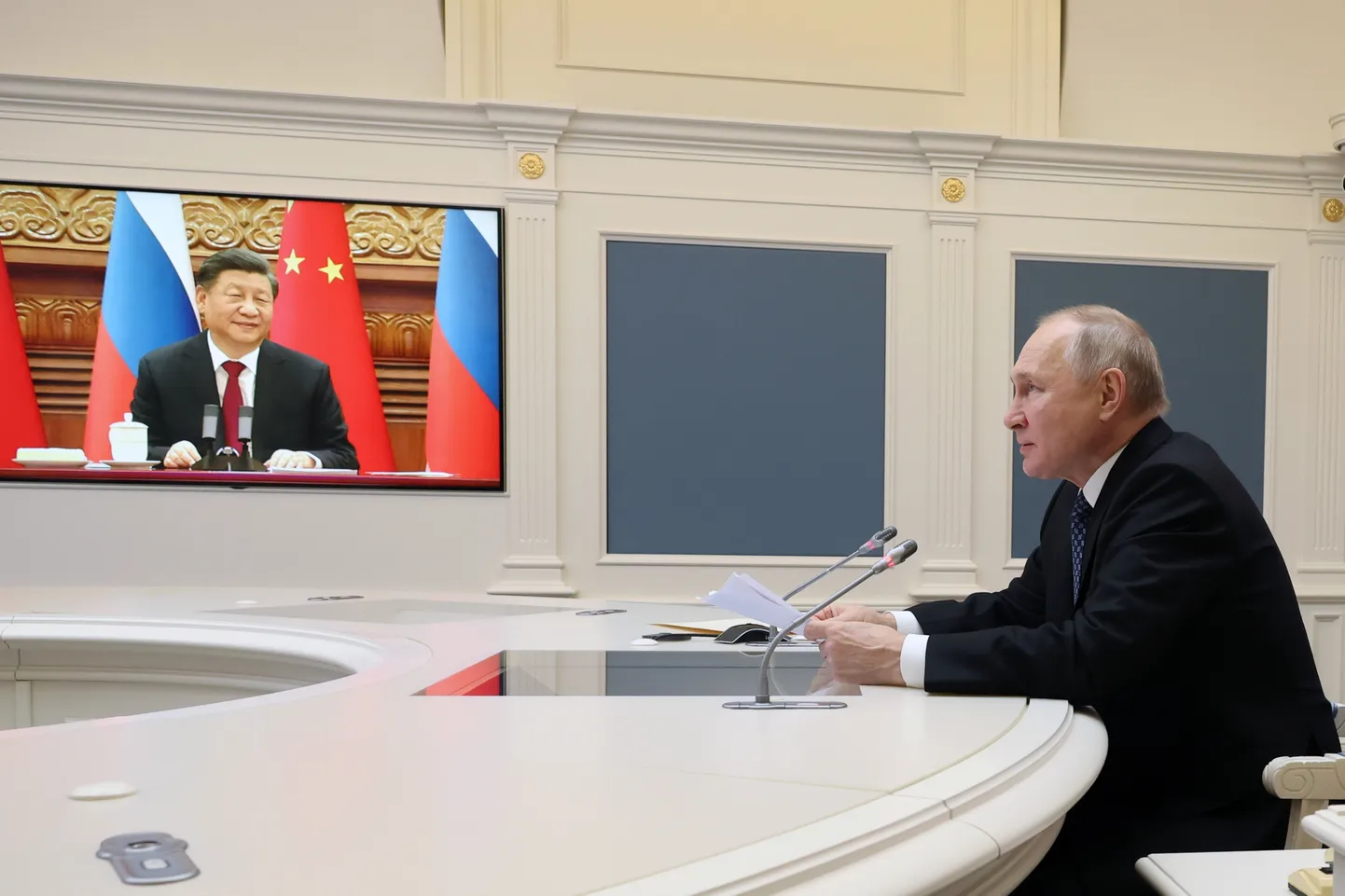 Переговоры по видеосвязи президента России Владимира Путина и главы Китая Си Цзиньпина.