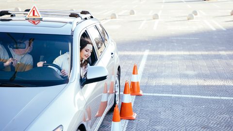 Avtoinštruktorjem z nizkimi rezultati vzeli dovoljenja