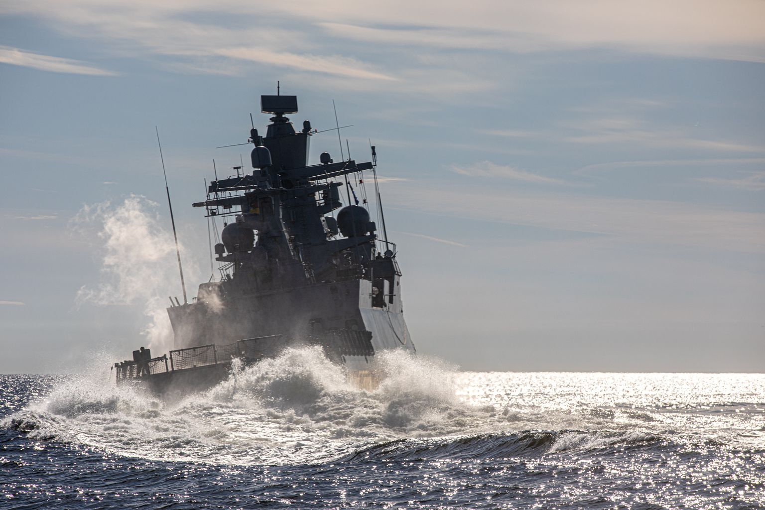 Eesti merevägi ja õhuvägi harjutasid NATO liitlaslaevadega väekaitset