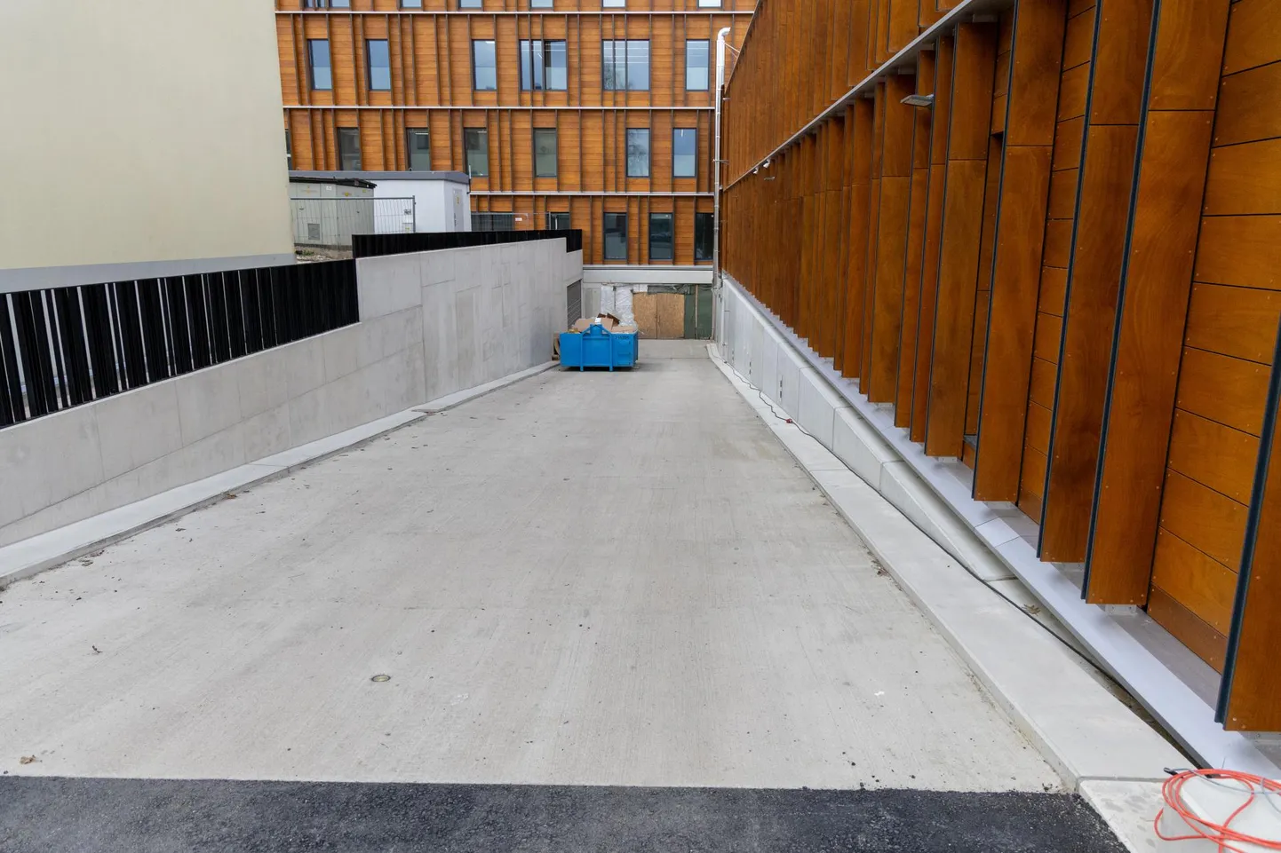 Uue haigla alla jääv parkimiskorrus saab tulevikus olema tasuline. Vähemalt patsientidele. Töötajate osas veel arutatakse, kas ja milliseid soodustusi rakendada.