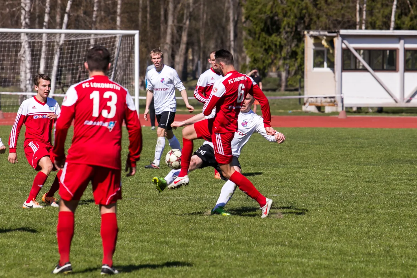 Jõhvi Lokomotivi mängijad (punases).