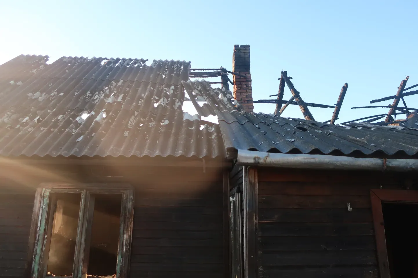 Пожар в заброшенном строении.