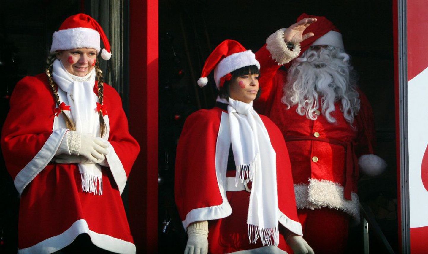 Coca Cola jõulukaravan ei saanud Pärnus erilise publikumenu üle rõõnustada.