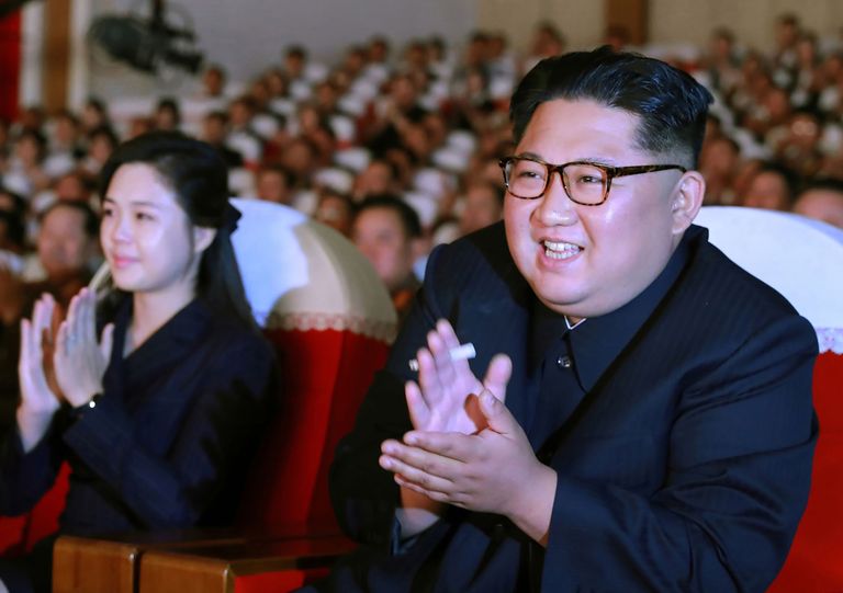 Kim Jong-un ja Ri Sol-ju juunis 2019 Pyongyangis kontserdil