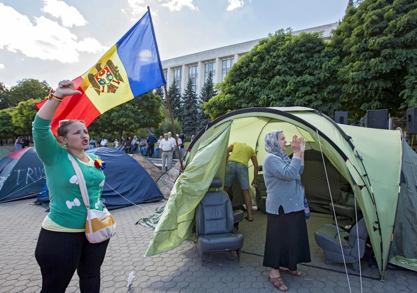 Korruptsioonivastased meeleavaldajad Moldova pealinnas Chişinăus 2015. aasta sügisel.