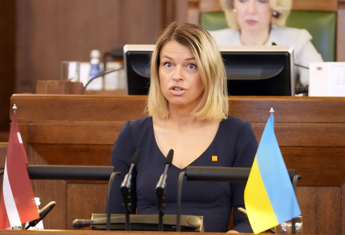 14. Saeimas deputāte Glorija Grevcova nodod zvērestu jeb svinīgo solījumu 14. Saeimas pirmās sēdes laikā.