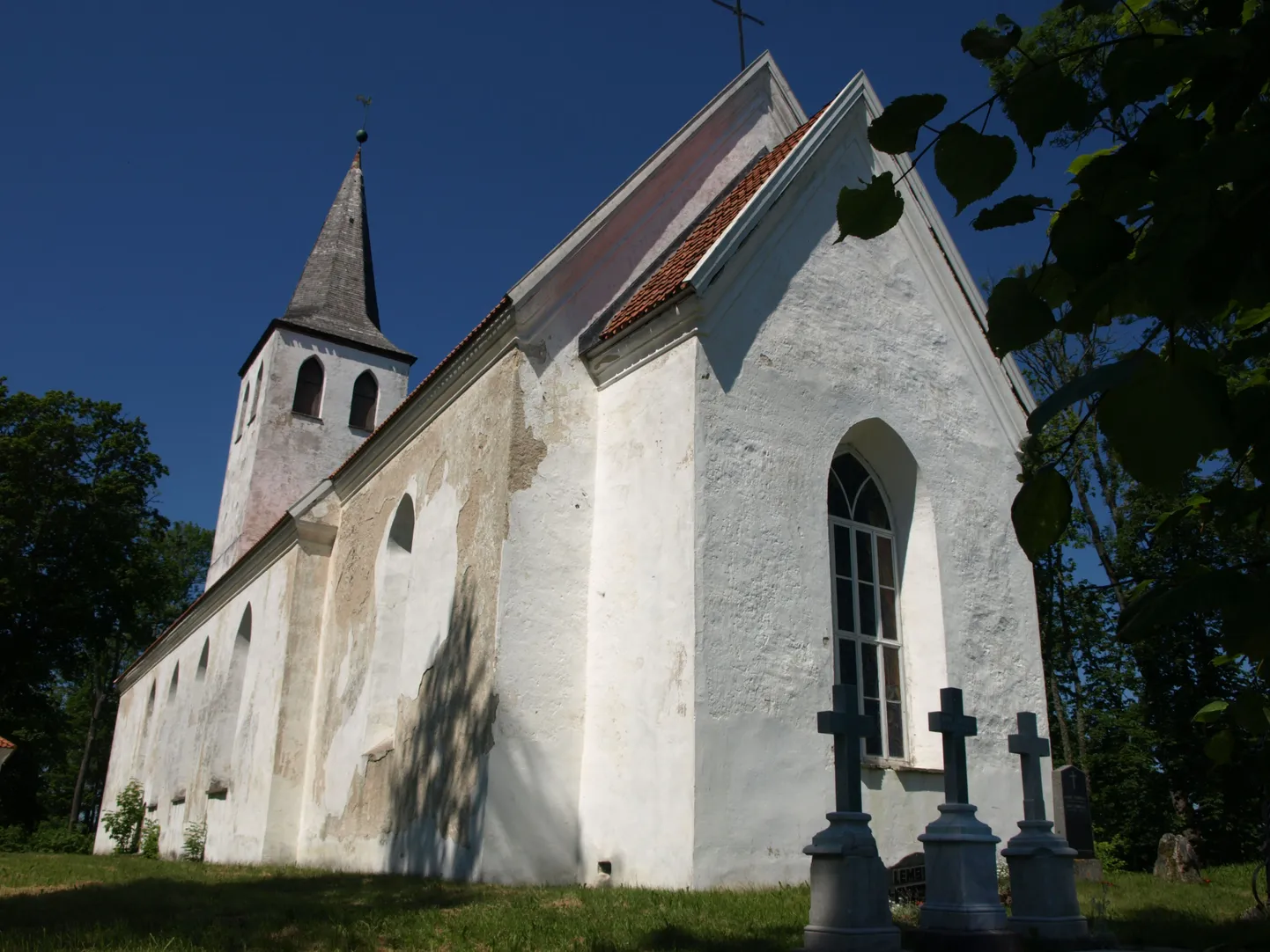 Pühalepa kirik.