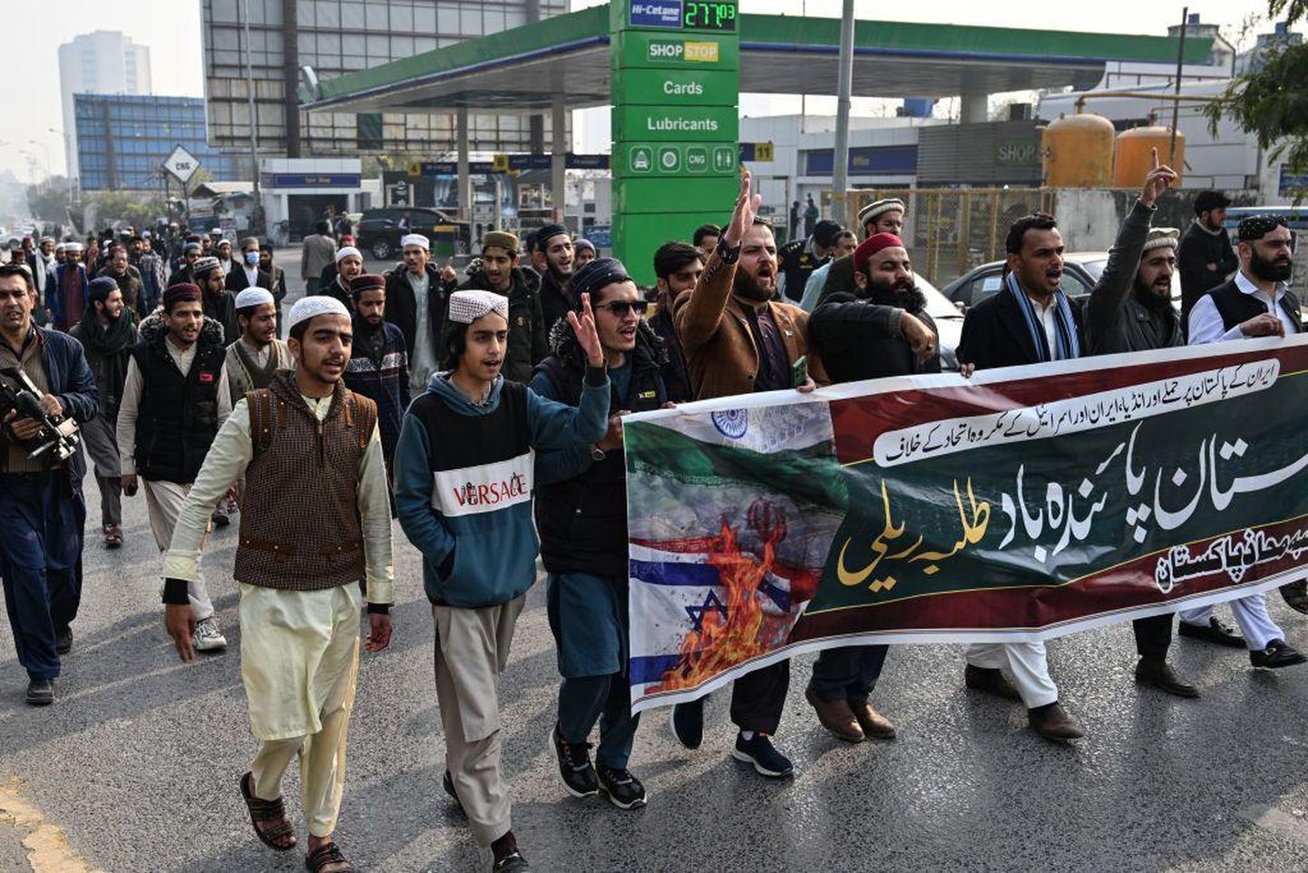 После иранского ракетного удара во многих городах Пакистана прошли антииранские демонстрации.