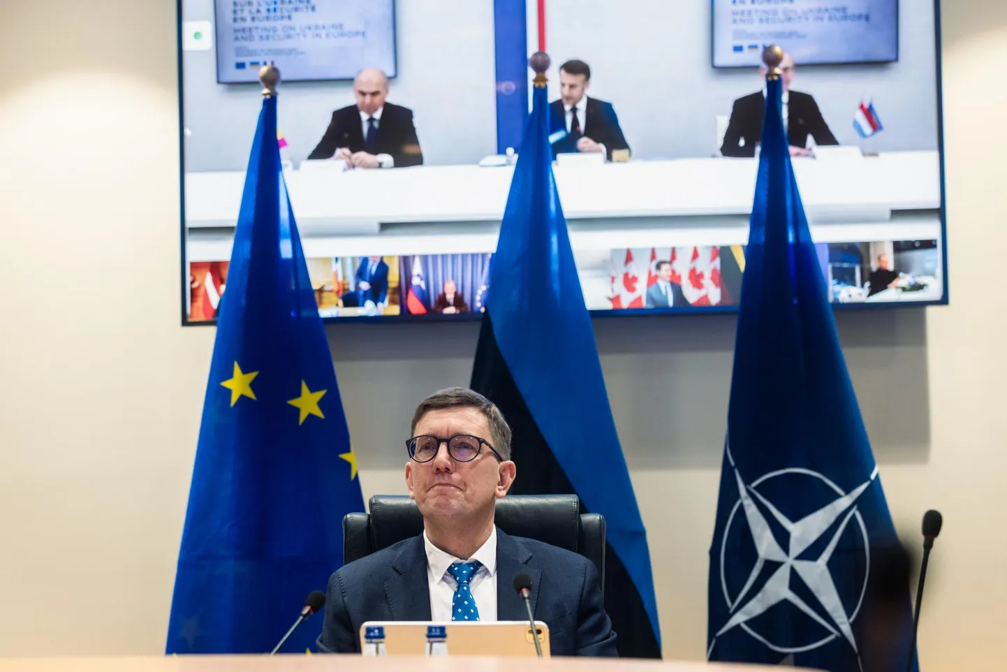 Peaminister Kristen Michal arutas riigijuhtidega julgeolekuolukorda Euroopas ja Ukrainas. «[Ukraina president Volodõmõr] ​Zelenskõi peab olema olukorras, et Venemaa vajab läbirääkimisi! Et Ukraina ei jääks hätta!» toonitas Michal.