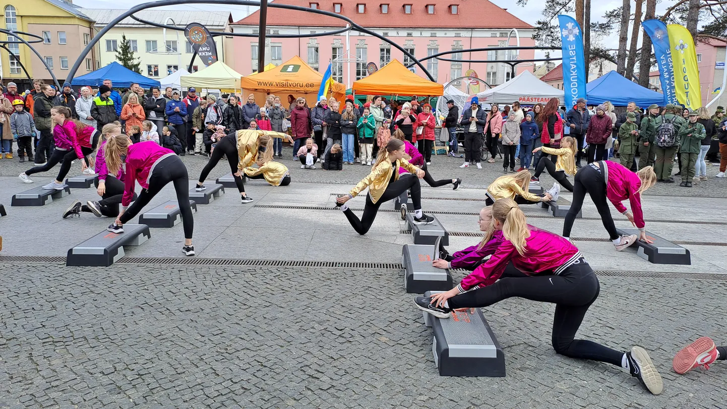 Euroopa päeva tähistamine Võru keskväljakul 2024. aastal.