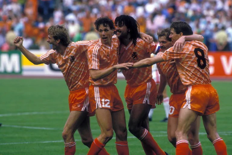 Marco van Basten (nr 12) etendas Hollandi 1988. aasta EM-tiitlivõidus võtmerolli.