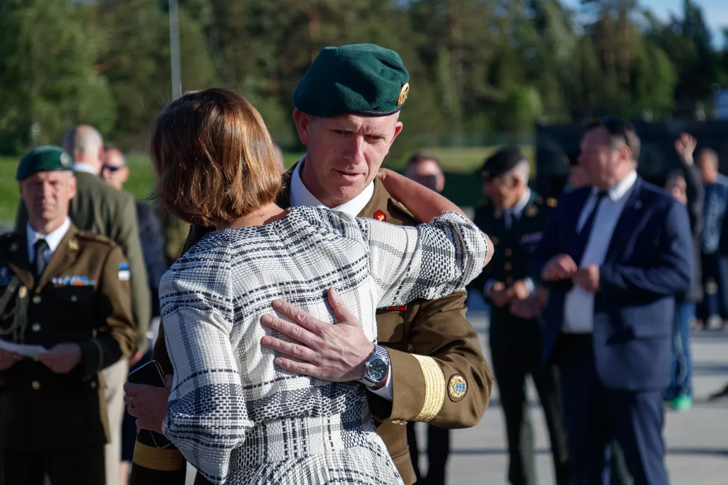 Tsiviil-militaarsuhete tervisele tuleb kasuks ühiselt kokku lepitud ohuhinnang. Lisaks eliidisisesele ohukommunikatsioonile on seda vaja harjutada ka avalikult. President Kersti Kaljulaid ja kaitseväe juhataja kindral Martin Herem.