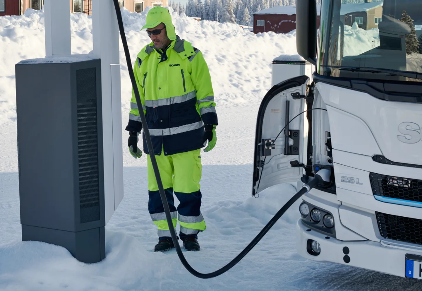 Scania veoauto laadimisjaamas.