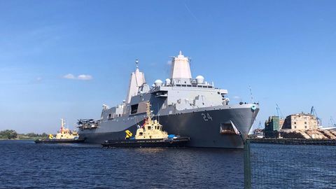 Фото ⟩ В Ригу прибыли два американских военных корабля