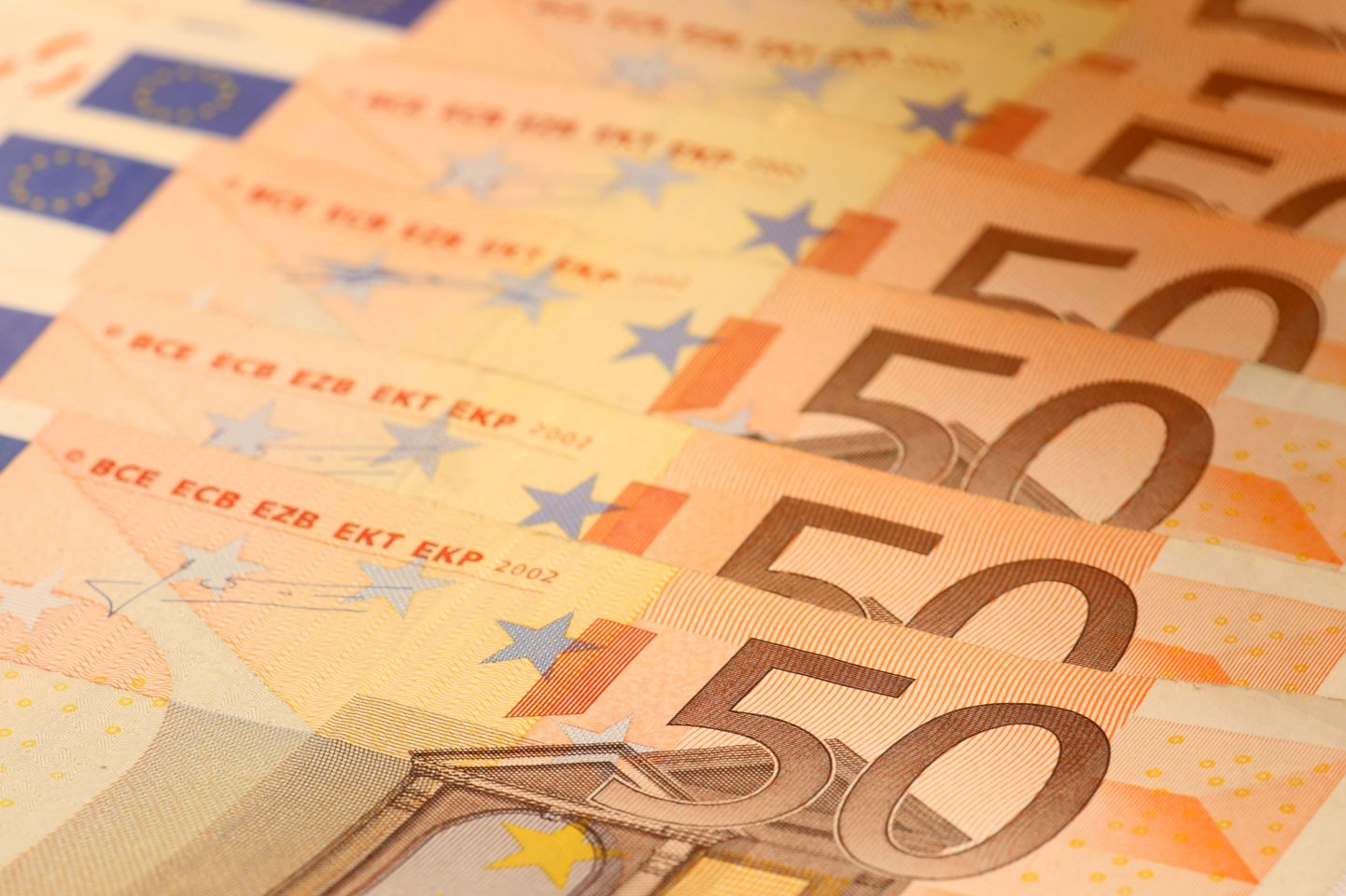 Euroopa investorid hoiavad portfellis tavapärasest rohkem raha
