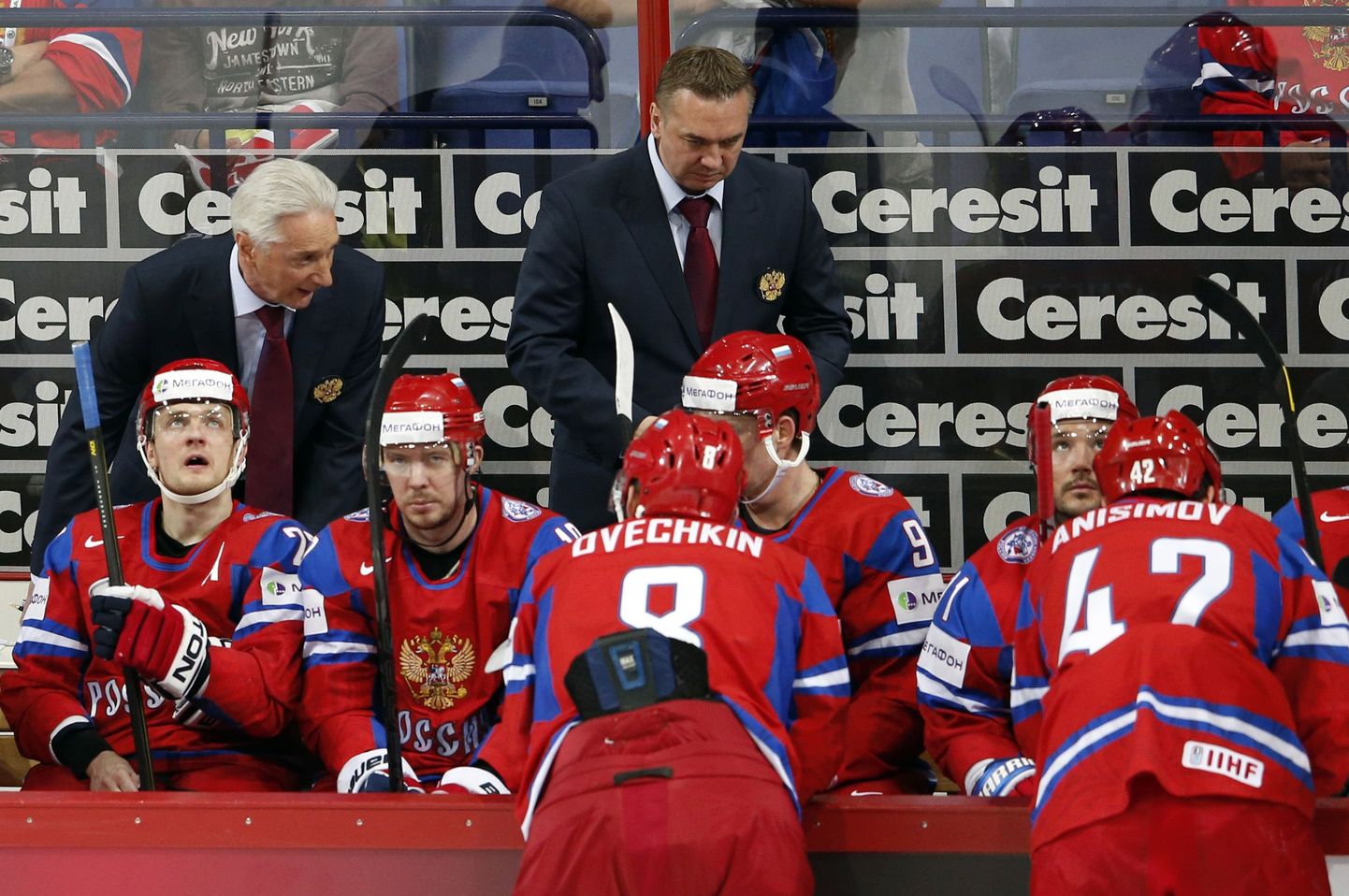 Тренер сборной России по хоккею Зинэтула Билялетдинов (слева).