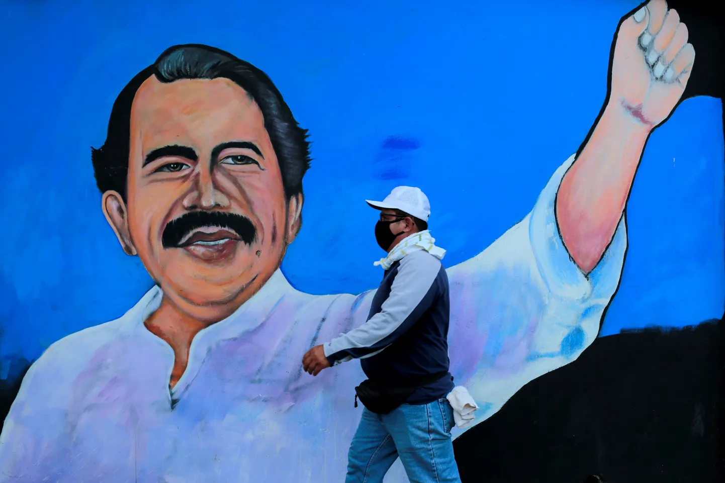 Neljandaks järjestikuseks ametiajaks kandideeriva Nicaragua riigipea Daniel Ortega plakat pealinnas Managuas.