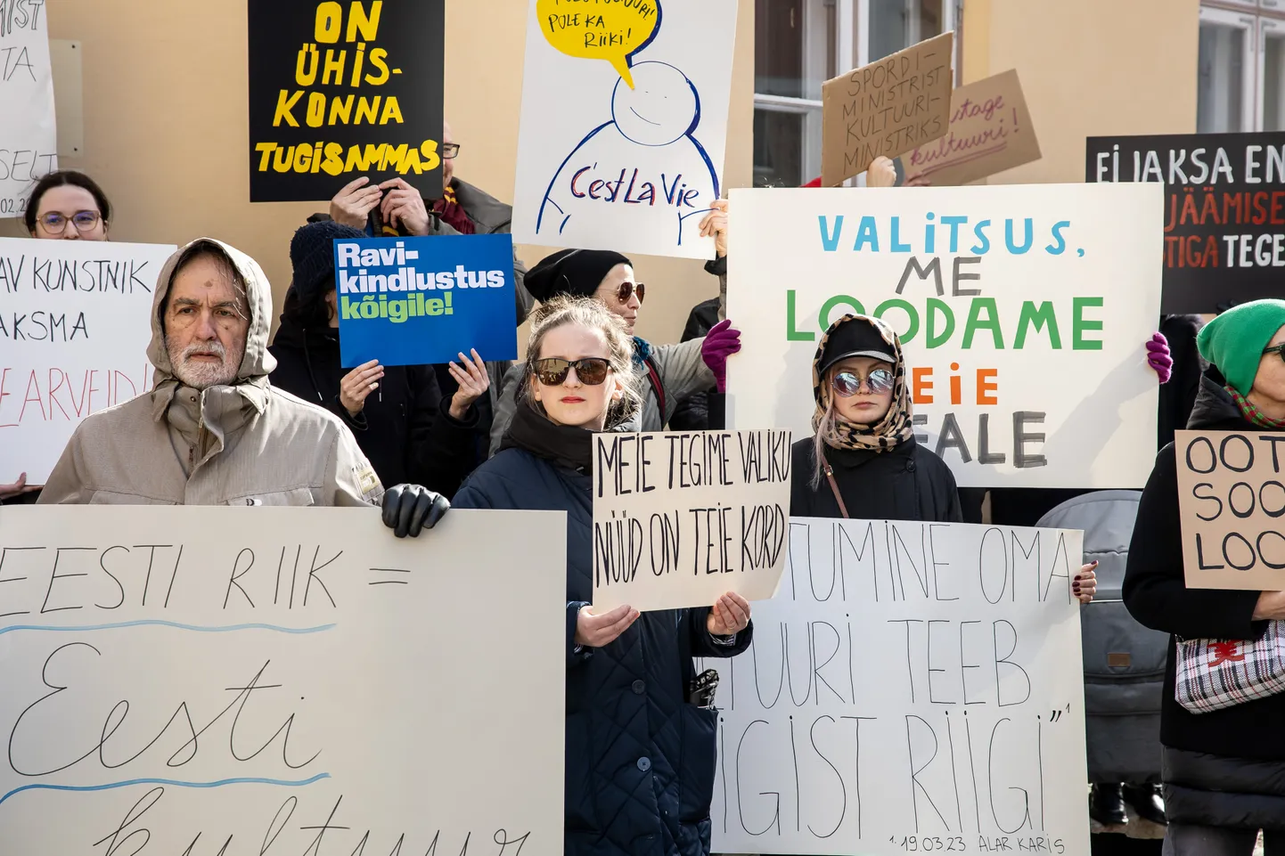 Kultuuritöötajate meeleavaldus Stenbocki ees 2023. aastal.