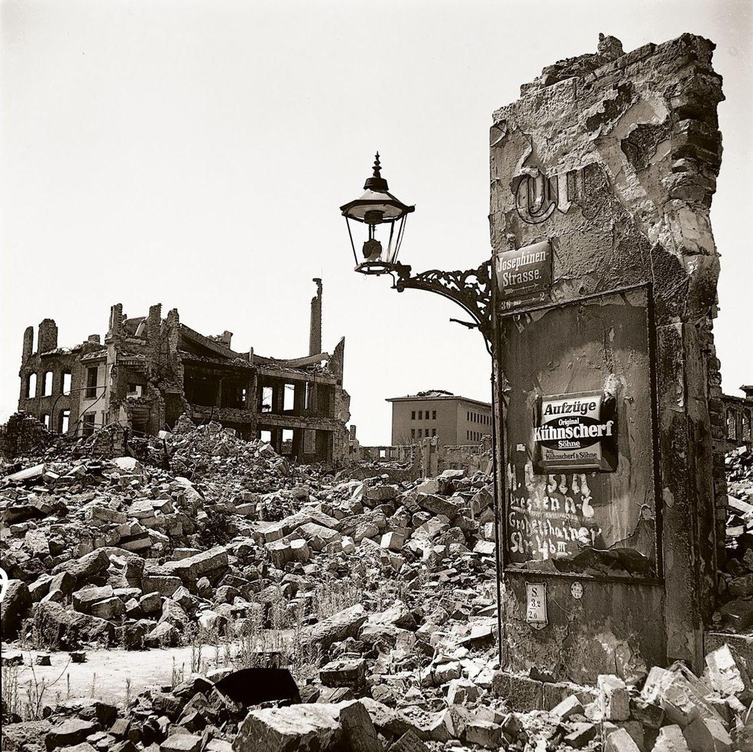 Dresden 1945. aastal peale pommitamist.