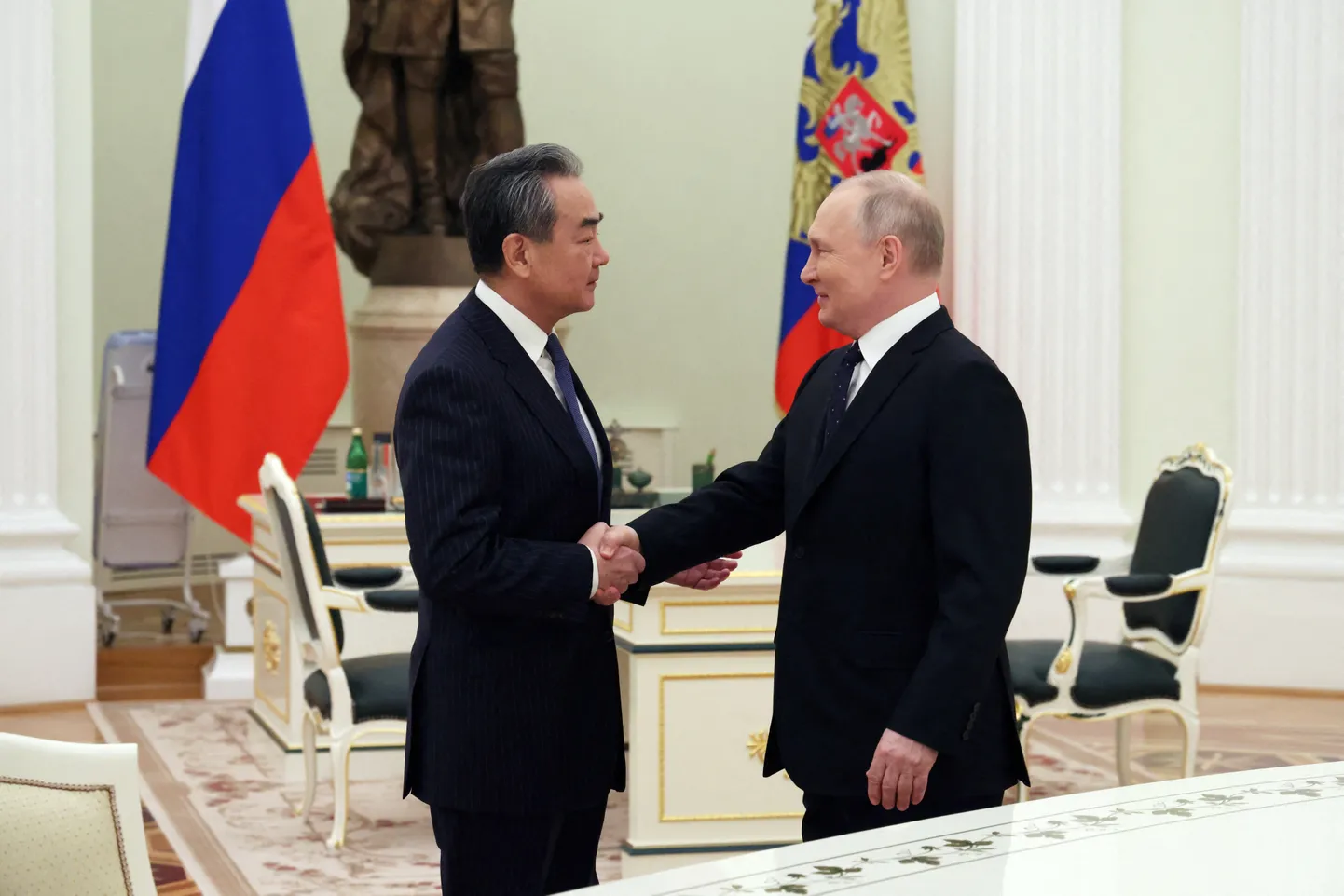 Президент России Владимир Путин на встрече с главой внешнеполитического ведомства Китая Ван И в Кремле.