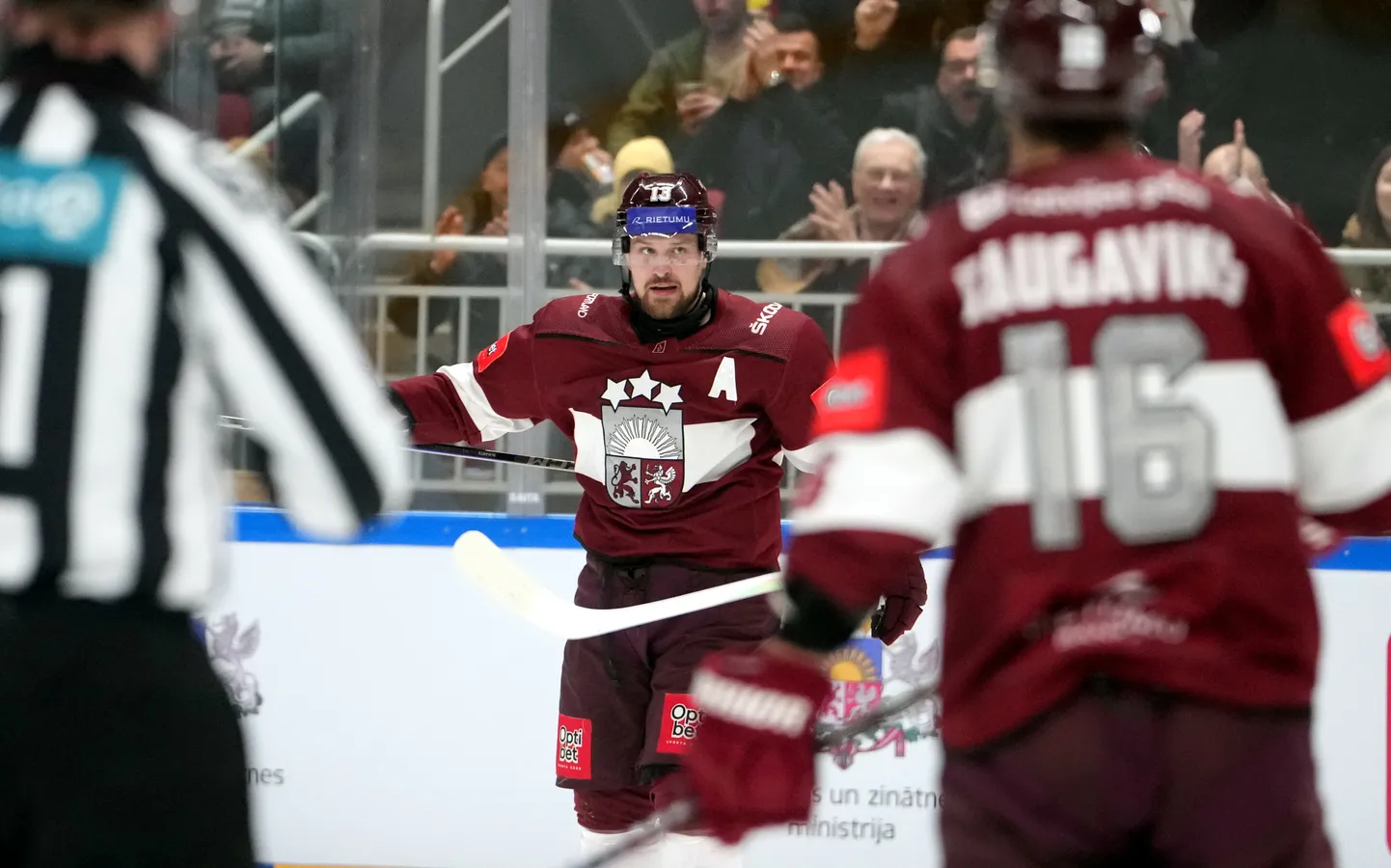 Latvijas hokeja uzbrucējs Rihards Bukarts