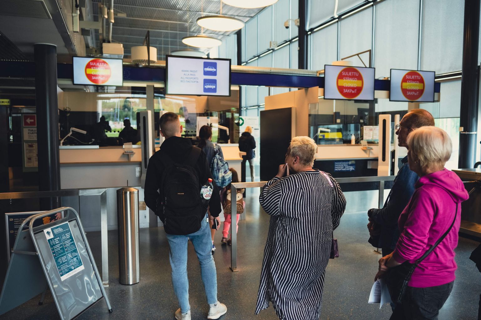 Vene turistid soome piiripunktis Nuijamaal 28. juulil.
